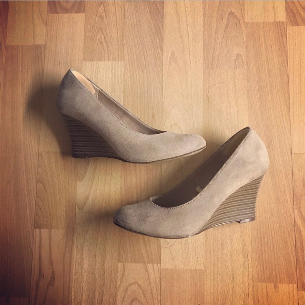 Nude wedges
